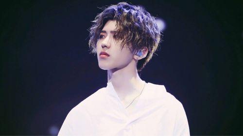 吃瓜事件网红蔡徐坤,从吃瓜事件到现象级网红的蜕变之路